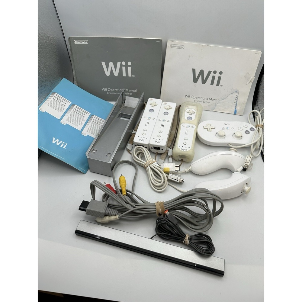 3 Nintendo Wii Remote Controllers 2 Nunchucks Plus More Untested